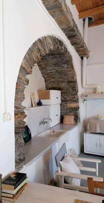 Naxos Mountain Retreat - Tiny House Build On Rock Apartment Koronos Exterior foto